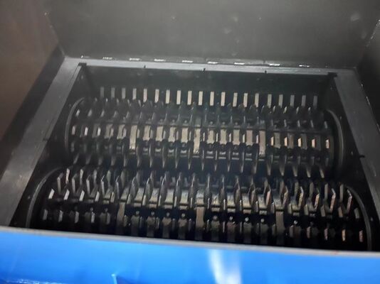 Высоко адаптируемый безопасный надежный легкий в обслуживании роликовый дробилка