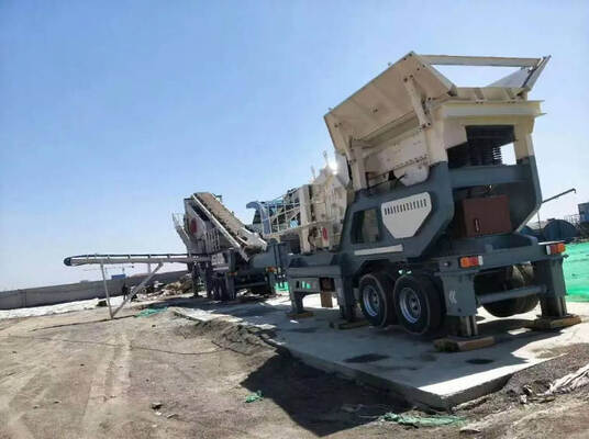 Мобильный дробильный завод работает бесперебойно с стабильной производительностью материала